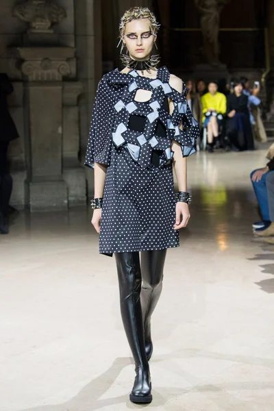 Look 28